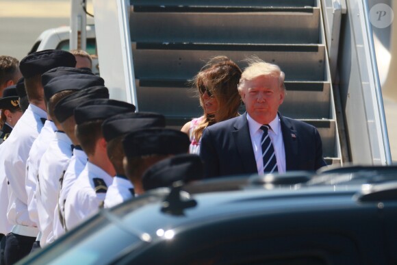 Le président Donald Trump et sa femme Melania arrivent à l'aéroport de Biarritz pour assister au sommet du G7 le 24 août 2019.