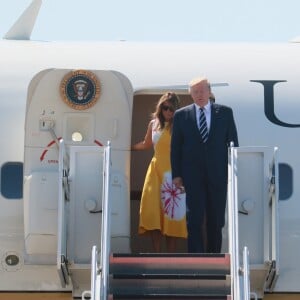 Le président Donald Trump et sa femme Melania arrivent à l'aéroport de Biarritz pour assister au sommet du G7 le 24 août 2019.