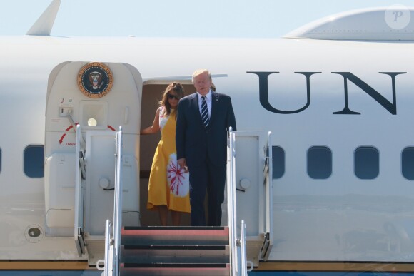 Le président Donald Trump et sa femme Melania arrivent à l'aéroport de Biarritz pour assister au sommet du G7 le 24 août 2019.