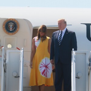 Le président Donald Trump et sa femme Melania arrivent à l'aéroport de Biarritz pour assister au sommet du G7 le 24 août 2019.