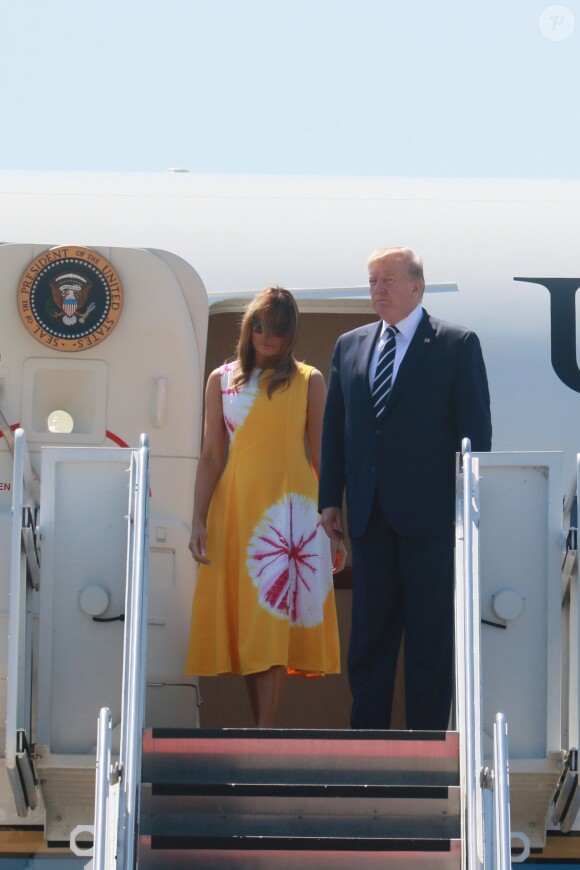 Le président Donald Trump et sa femme Melania arrivent à l'aéroport de Biarritz pour assister au sommet du G7 le 24 août 2019.