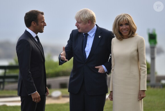 Le président français Emmanuel Macron et le Premier ministre britannique Boris Johnson lors de l'accueil informel au sommet du G7 à Biarritz, France, le 24 août 2019.