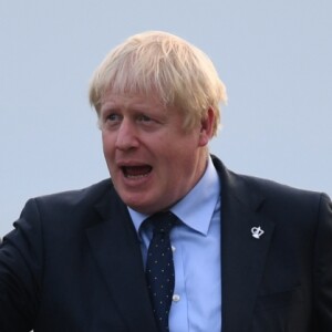 Le président français Emmanuel Macron et le Premier ministre britannique Boris Johnson lors de l'accueil informel au sommet du G7 à Biarritz, France, le 24 août 2019.