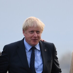 Le président français Emmanuel Macron et le Premier ministre britannique Boris Johnson lors de l'accueil informel au sommet du G7 à Biarritz, France, le 24 août 2019.