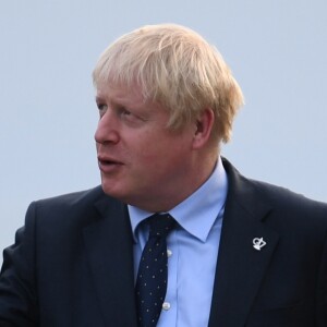 Le président français Emmanuel Macron et le Premier ministre britannique Boris Johnson lors de l'accueil informel au sommet du G7 à Biarritz, France, le 24 août 2019.