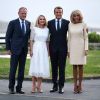Le président français Emmanuel Macron, sa femme la Première Dame Brigitte Macron, le président du Conseil européen Donald Tusk et sa femme Malgorzata Tusk lors de l'accueil informel au sommet du G7 à Biarritz, France, le 24 août 2019.