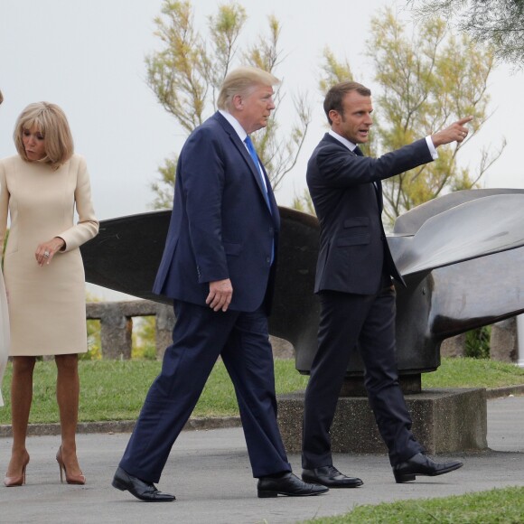 Le président français Emmanuel Macron, sa femme la Première Dame Brigitte Macron, le président des Etats-Unis Donald Trump et sa femme la Première Dame Melania Trump lors de l'accueil informel au sommet du G7 à Biarritz, France, le 24 août 2019. © Thibaud Moritz/Pool/Bestimage