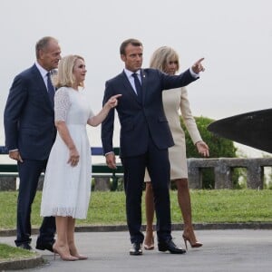 Le président français Emmanuel Macron, sa femme la Première Dame Brigitte Macron, le président du Conseil européen Donald Tusk et sa femme Malgorzata Tusk lors de l'accueil informel au sommet du G7 à Biarritz, France, le 24 août 2019. © Thibaud Moritz/Pool/Bestimage