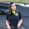 Exclusif - Kim Kardashian porte un pantalon en cuir noir et un sac en croco XXS en pleine virée shopping au centre commercial de Commons à Calabasas, Los Angeles, le 26 juillet 2019