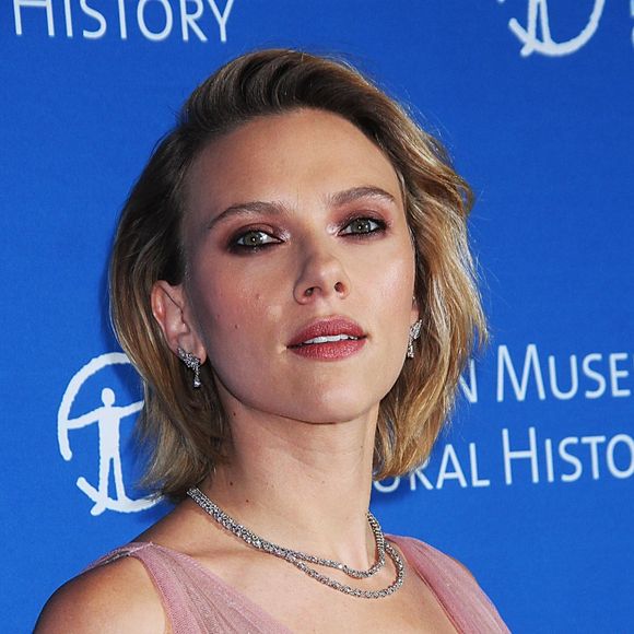 Scarlett Johannson, au photocall de la soirée "2018 American Museum of Natural History Gala" à New York, le 15 novembre 2018.