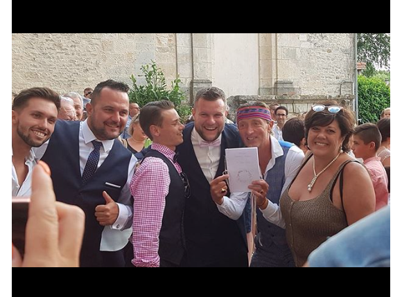 Mathieu de "Pékin Express 2019" a épousé sa compagne. Un mariage qui s'est déroulé en Bourgogne le 10 août 2019. Plusieurs participants à l'émission été invités. On peut voir sur cette photo Steve, Thomas, Briac, Mathieu, Fabrice et Martine.