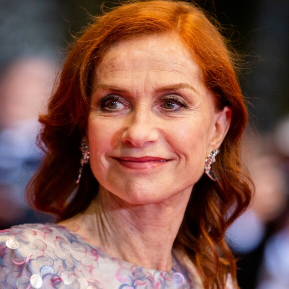 Isabelle Huppert - Montée des marches du film "Frankie" lors du 72e Festival International du Film de Cannes. Le 20 mai 2019 © Tiziano Da Silva / Bestimage