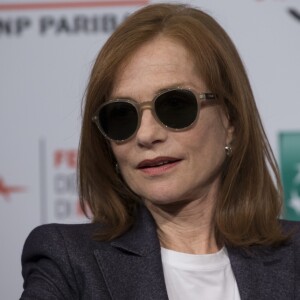 Photocall avec Isabelle Huppert lors du 13e Festival du Film de Rome, le 20 octobre 2018.