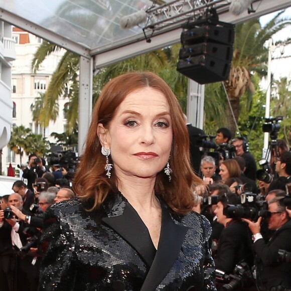 Isabelle Huppert - Montée des marches du film " Le Grand Bain " lors du 71e Festival International du Film de Cannes. Le 13 mai 2018 © Borde-Jacovides-Moreau/Bestimage