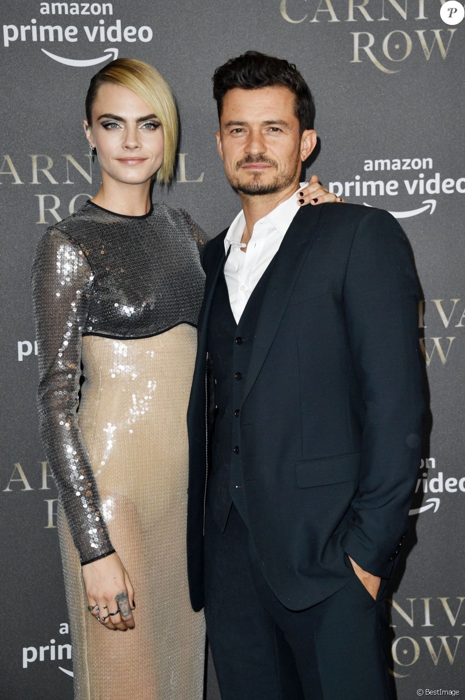 Orlando Bloom Carnival Row Ces scènes de sexe gênantes avec Cara Delevingne Purepeople