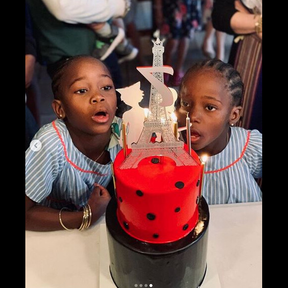 Estere et Stella, les filles jumelles de Madonna, ont fêté leur 7e anniversaire. Août 2019.