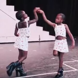 Estere et Stella, les filles jumelles de Madonna. Août 2019.