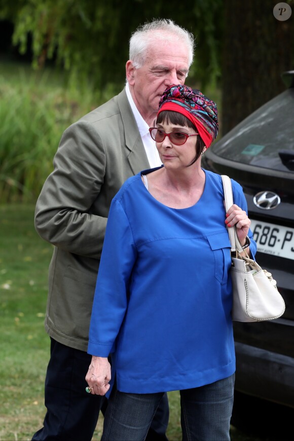 Ariane et Jacky - Ariane Carletti et Jacky Jakubowicz - du Club Dorothée lors des obsèques de François Corbier (Alain Roux de son vrai nom) au cimetière de Serez dans l'Eure le 5 juillet 2018. Ariane est décédée à son tour, le 3 septembre 2019, à l'âge de 61 ans.