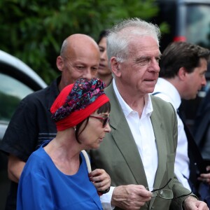 Ariane et Jacky - Ariane Carletti et Jacky Jakubowicz - du Club Dorothée lors des obsèques de François Corbier (Alain Roux de son vrai nom) au cimetière de Serez dans l'Eure le 5 juillet 2018. Ariane est décédée à son tour, le 3 septembre 2019, à l'âge de 61 ans.