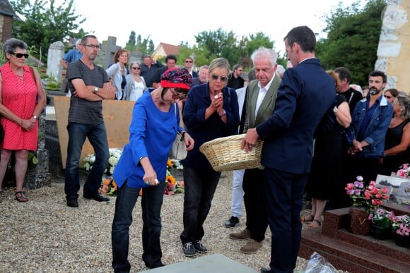 Dorothée (Frédérique Hoschedé), Jacky (Jacques Jakubowicz) et Ariane (Carletti) aux obsèques de François Corbier (Alain Roux de son vrai nom) au cimetière de Serez dans l'Eure le 5 juillet 2018. Ariane est décédée à son tour, le 3 septembre 2019, à l'âge de 61 ans.