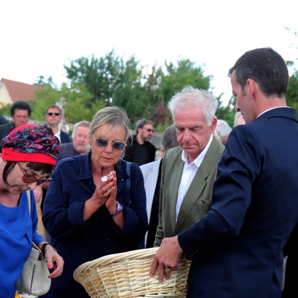 Dorothée (Frédérique Hoschedé), Jacky (Jacques Jakubowicz) et Ariane (Carletti) aux obsèques de François Corbier (Alain Roux de son vrai nom) au cimetière de Serez dans l'Eure le 5 juillet 2018. Ariane est décédée à son tour, le 3 septembre 2019, à l'âge de 61 ans.