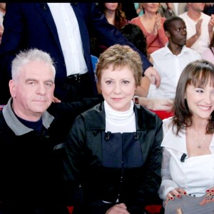 Dorothée entourée de Jacky, Ariane et Corbier ainsi que Pat Le Guen dans Vivement dimanche le 31 octobre 2007.