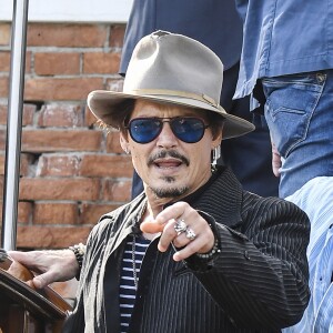 Johnny Depp quitte le 76ème Festival International du Film de Venise (Mostra), le 7 septembre 2019.