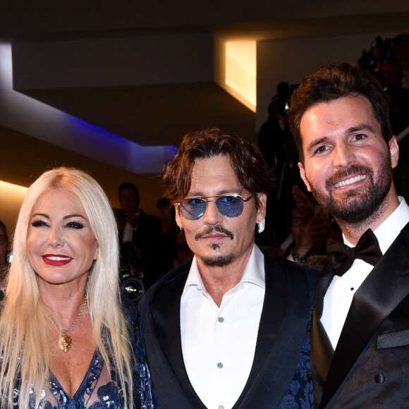 Monika Bacardi, Johnny Depp, Andrea Iervolino à la première de "Waiting For Barbarians" au 76ème Festival International du Film de Venise (Mostra), le 6 septembre 2019.