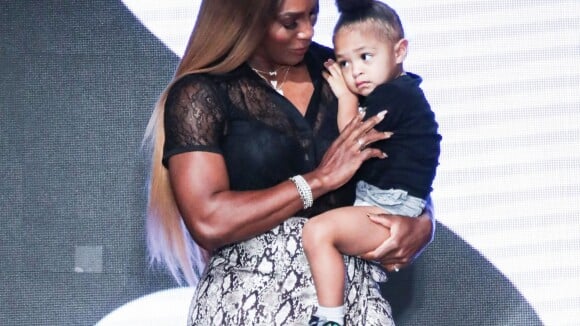 Serena Williams avec sa fille Olympia, intimidée, pour son grand défilé