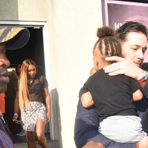 Serena Williams, son mari Alexis Ohanian et leur fille Alexis Olympia Ohanian Jr. à la sortie du défilé Prêt à porter Serena Williams Printemps/Eté 2020 lors de la Fashion Week de New York City, New York, Etats-Unis, le 10 septembre 2019.