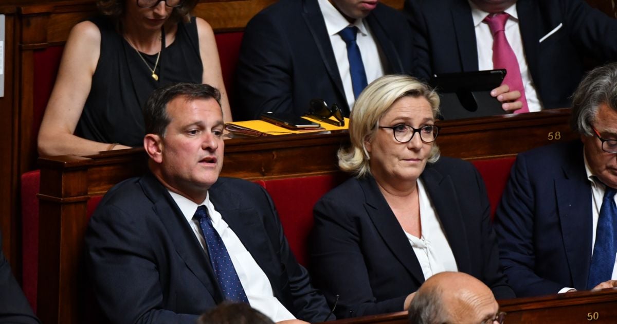 Qui Est La Compagne De Marine Le Pen Louis Aliot, sa compagne Marine Le Pen lors d'une séance de questions
