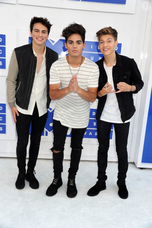 Emery Kelly, Ricky Garcia et Liam Attridge du groupe Forever In Your Mind à la soirée des MTV Video Music Awards 2016 à Madison Square Garden à New York City, New York, Etats-Unis, le 28 août 2016.