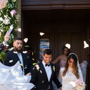 Exclusif - Arrivées et sorties du mariage religieux de Karine Ferri et Yoann Gourcuff à l'église de La Motte, France, le 8 juin 2019. Après 8 ans de vie commune et deux enfants, Karine et Yoann se sont dit "oui" lors d'une sublime cérémonie ce samedi pendant ce beau week-end de Pentecôte ensoleillé, entourés de leurs familles et de leurs amis. Le père Michel Klakus a célébré la messe. Karine porte une robe en dentelle blanche Celestina Agostino, une bague et une paire de boucles d'oreilles Cartier, son mari Yoann porte un costume Giorgio Armani. L'agence Les Têtes Chercheuses s'est occupée du wedding planning. C'est au domaine des Grottes que le repas de noces et la soirée se sont déroulés.