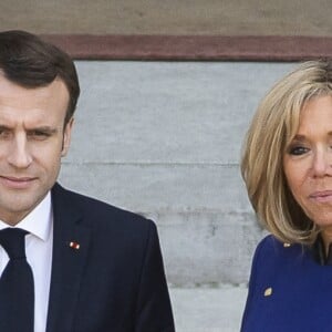 Le président Emmanuel Macron et sa femme la première dame Brigitte Macron - Le président de la République française et la première dame raccompagnent le président de la République populaire de Chine et sa femme à l'issue de la visite d'Etat de 2 jours qui s'achève par un entretien au palais de l'Elysée à Paris le 26 mars 2019. © Eliot Blondet / Pool / Bestimage