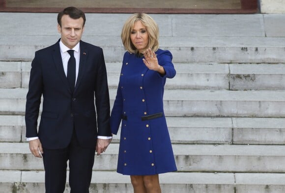 Le président Emmanuel Macron et sa femme la première dame Brigitte Macron - Le président de la République française et la première dame raccompagnent le président de la République populaire de Chine et sa femme à l'issue de la visite d'Etat de 2 jours qui s'achève par un entretien au palais de l'Elysée à Paris le 26 mars 2019. © Eliot Blondet / Pool / Bestimage