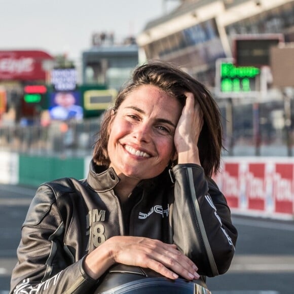 Alessandra Sublet, qui a récemment passé son permis Moto, a assisté pour la première fois à la 42e édition des 24 Heures Motos ce week-end. Après être venue de Paris en moto, elle a pu découvrir les coulisses de cet événement. Son programme a été intense : baptême de piste sur le circuit Bugatti, parade, rencontre de l'équipage 100% féminin (le Girls Racing Team avec notamment la jeune M. Coignard) et de Lil'Viber qui a participé à la Women's Cup. Elle a également pu passer des nombreux moments avec les spectateurs venus en nombre ou encore assister à un relais de nuit dans le team Suzuki. Le Mans du 19 au 20 Avril 2019. © Cyril Moreau / Bestimage