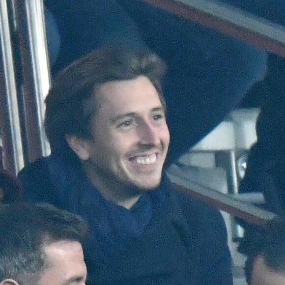 Alessandra Sublet et son nouveau compagnon Jordan dans les tribunes du parc des Princes lors du match de football de ligue 1, opposant le Paris Saint-Germain (PSG) contre l'Olympique de Marseille (OM) à Paris, France, le 17 mars 2019.