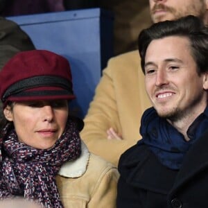 Alessandra Sublet et son nouveau compagnon Jordan dans les tribunes du parc des Princes lors du match de football de ligue 1, opposant le Paris Saint-Germain (PSG) contre l'Olympique de Marseille (OM) à Paris, France, le 17 mars 2019.