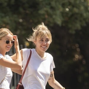 Miley Cyrus est allée déjeuner avec sa mère Tish et sa compagne Kaitlynn Carter à Los Angeles, le 1er septembre 2019