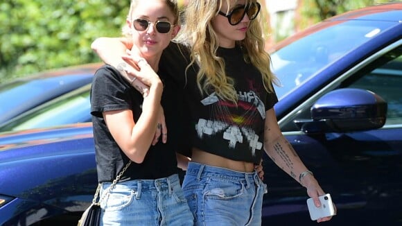 Miley Cyrus et Kailtynn Carter : Duo assorti et très tactile...