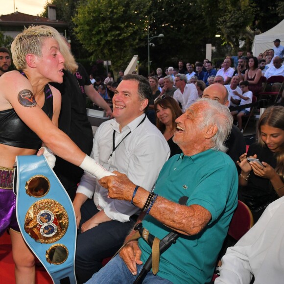 Exclusif - Brahim Asloum, Maiva Hamadouche, Philippe Tabarot et Jean-Paul Belmondo - Gala de boxe "No Limit Episode IX" organisé par B. Asloum (ancien champion du monde de boxe) en plein air au théâtre Tivol au Cannet le 18 juillet 2019. © Bruno Bebert/Bestimage