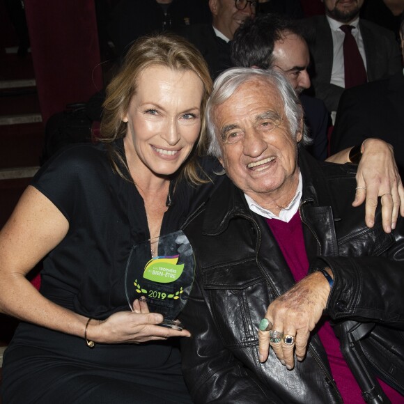 Estelle Lefébure et Jean-Paul Belmondo - 4ème Edition des "Trophées du Bien-Etre" au théâtre de la Gaité Montmartre à Paris, le 22 septembre 2019. Les "Trophées du Bien-Etre" sont une occasion unique de récompenser chaque année une innovation médicale, un geste, une action, une pièce de théâtre, un film, un concert, une musique, un produit du quotidien, une amélioration urbaine qui auront contribué à créer le bien-être pour le plus grand nombre. © Pierre Perusseau/Bestimage