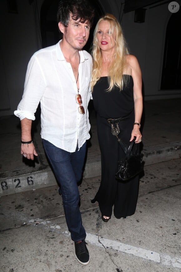 Jake Marcus et Nicollette Sheridan - Nicollette Sheridan quitte le restaurant "Craig's" avec son compagnon J. Marcus à Los Angeles, le 16 septembre 2019.