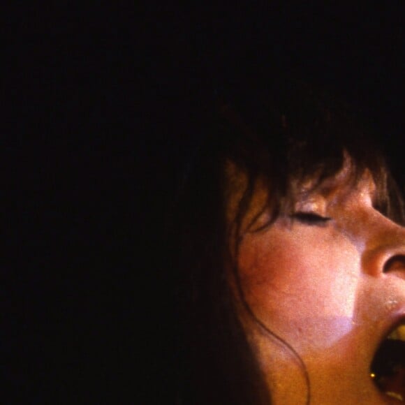 La chanteuse Nico (Christa Päffgen) en concert en 1986.