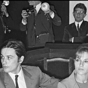 Alain Delon et sa femme Nathalie à Paris en 1965.