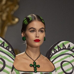 Kaia Gerber défile pour Moschino, collection prêt-à-porter printemps-été 2020 lors de la Fashion Week de Milan. Le 19 septembre 2019.