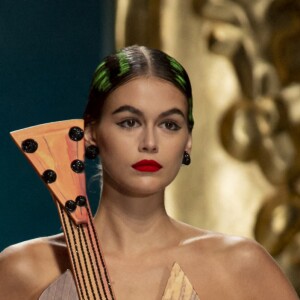 Kaia Gerber défile pour Moschino, collection prêt-à-porter printemps-été 2020 lors de la Fashion Week de Milan. Le 19 septembre 2019.