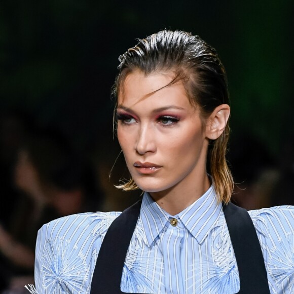 Bella Hadid - Défilé Versace Collection Prêt-à-Porter Printemps/Eté 2020 lors de la Fashion Week de Milan, le 20 septembre 2019.
