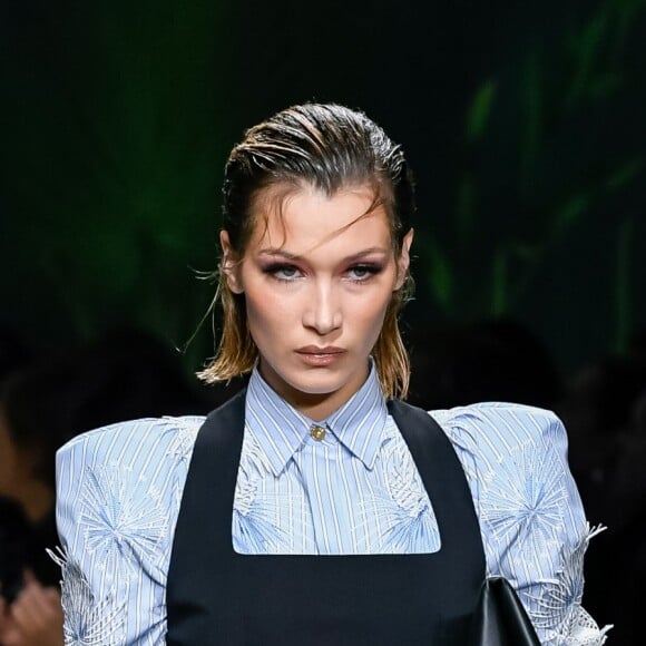 Bella Hadid - Défilé Versace Collection Prêt-à-Porter Printemps/Eté 2020 lors de la Fashion Week de Milan, le 20 septembre 2019.