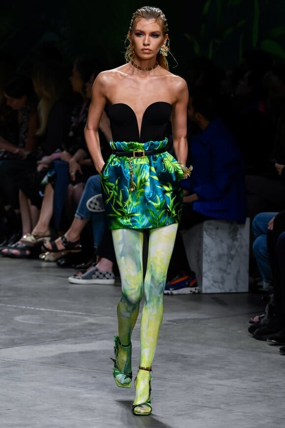Stella Maxwell - Défilé Versace Collection Prêt-à-Porter Printemps/Eté 2020 lors de la Fashion Week de Milan, le 20 septembre 2019.